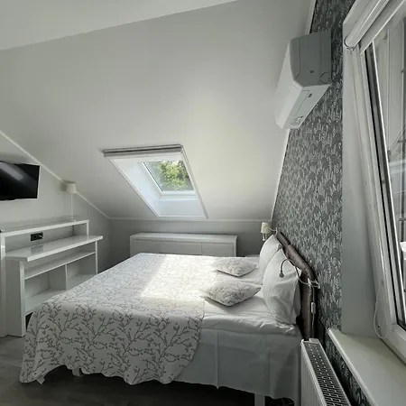 Renata Laure Apartment *